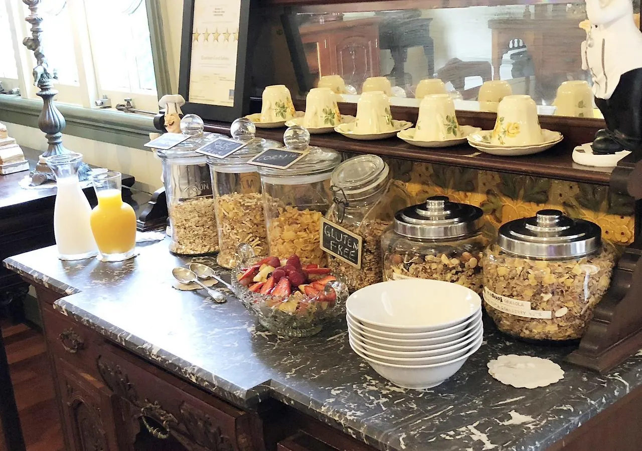 Number 12 B&B Brisbane Bed & Breakfast