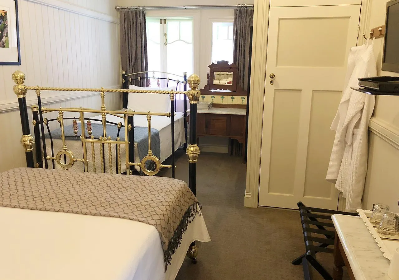 **** Bed & Breakfast Number 12 B&B Brisbane Australia